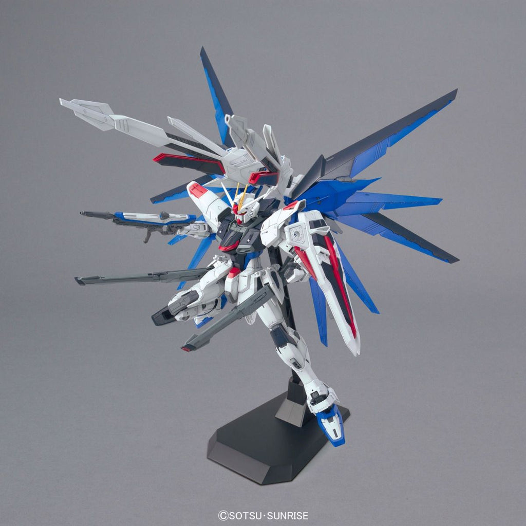 MG - 1/100 - FREEDOM GUNDAM VER.2.0